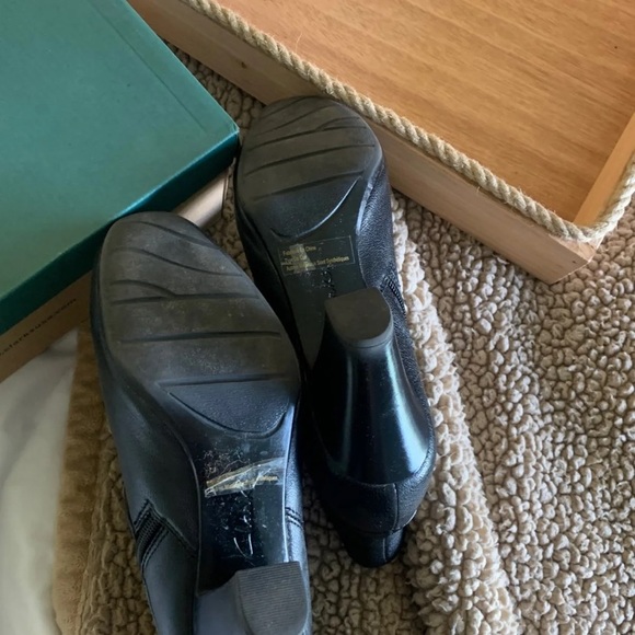 Clark’s ankle boot - Picture 2 of 3